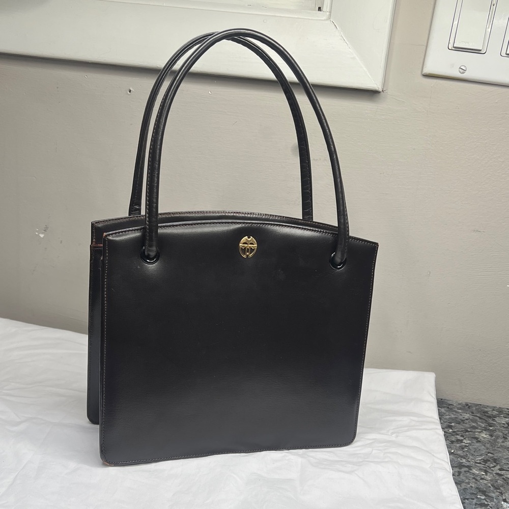This is a beautiful Vintage 1930’s Bienen Davis Structured Brown Leather Handbag